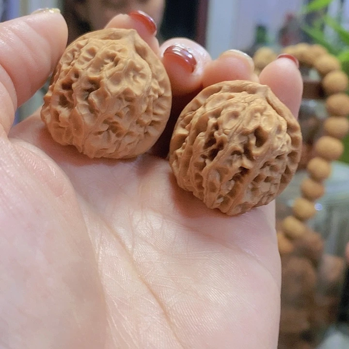 【闪购商品】文玩核桃把件32大石窝蜡皮