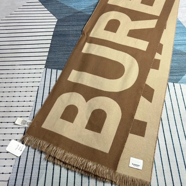 95新 BURBERRY/博柏利 Burberry卡其色字母围巾