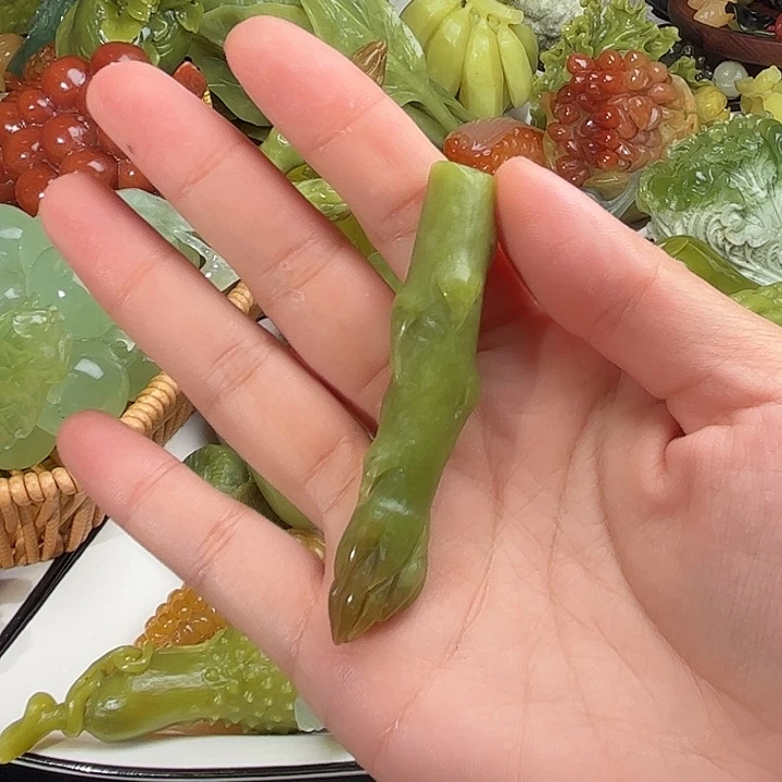 琬***儿蛇纹石玉未镶嵌珠宝奇石