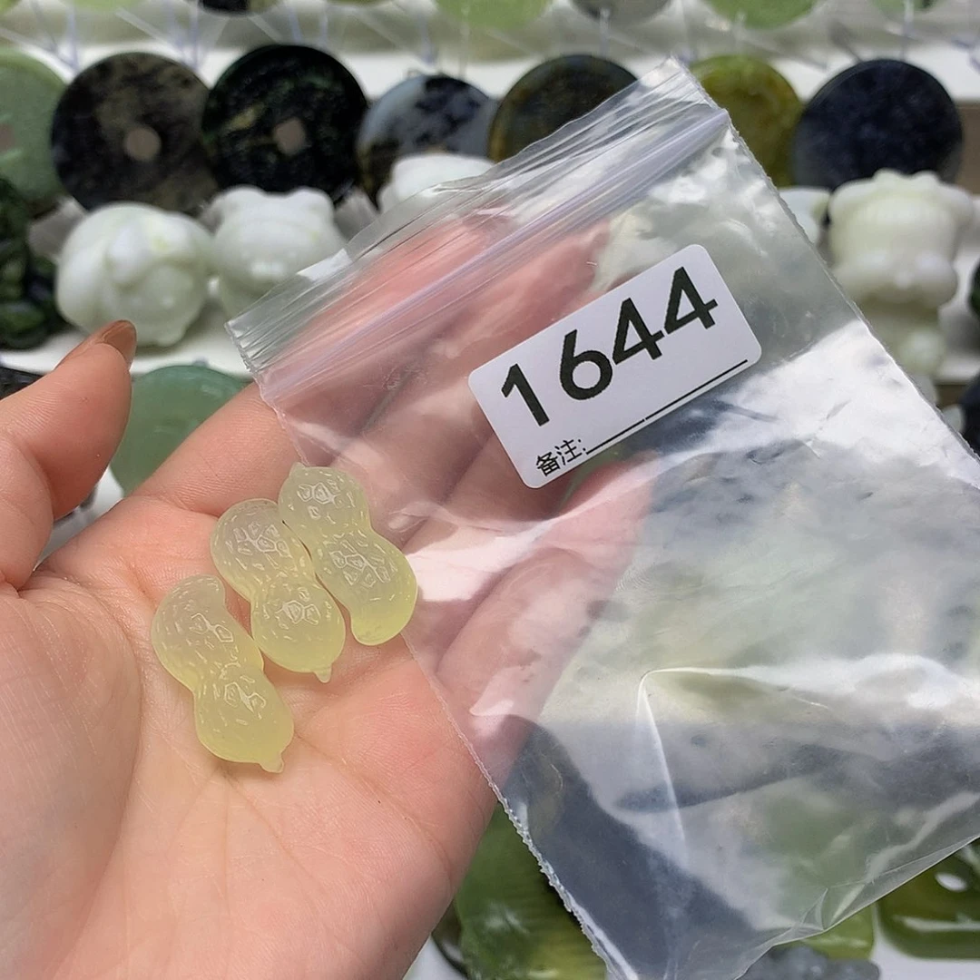 蛇纹石玉未镶嵌颈饰木***?
