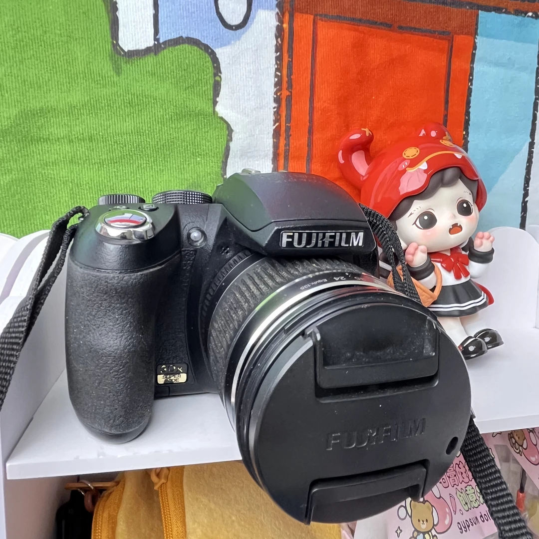 9新  富士hs11 30倍光学变焦  网红款 成色如图 自备五号电池