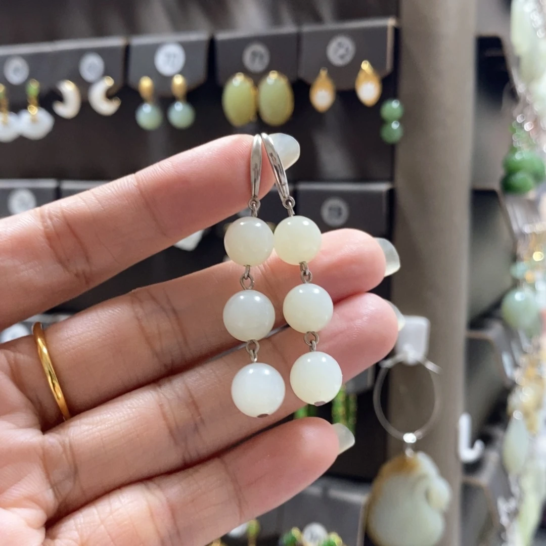 人***花和田玉银S925镶嵌耳饰