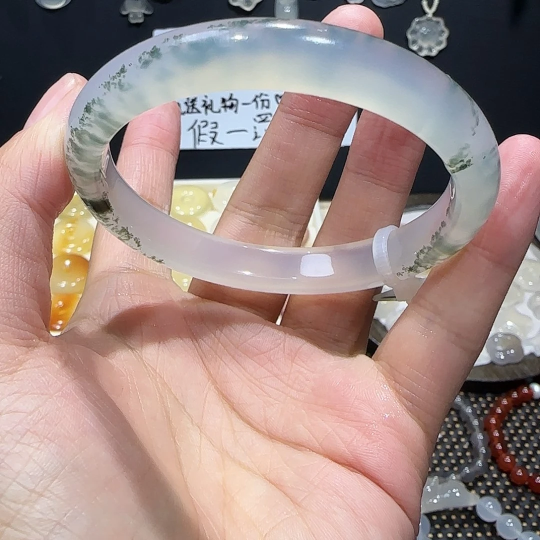 玛瑙/玉髓未镶嵌手镯飘绿花58