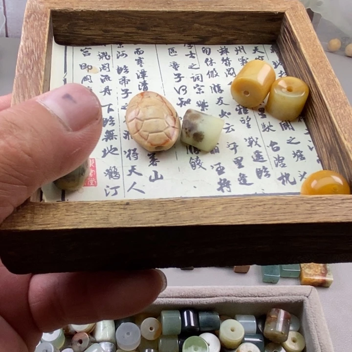 晓****蛇纹石玉未镶嵌文玩配饰百搭款式