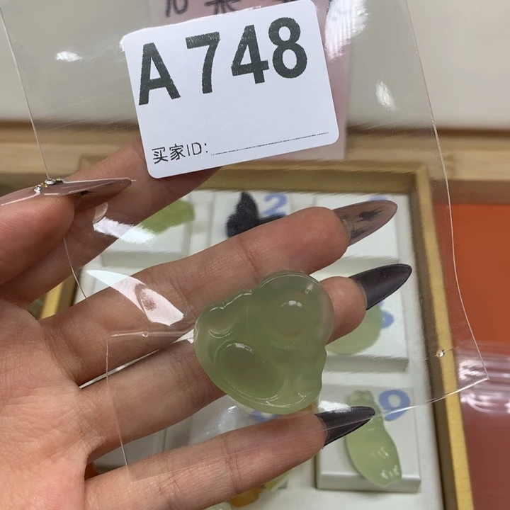 良***合金蛇纹石玉颈饰