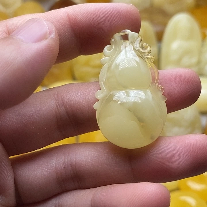 琥珀颈饰未镶嵌琥珀蜜蜡吊坠