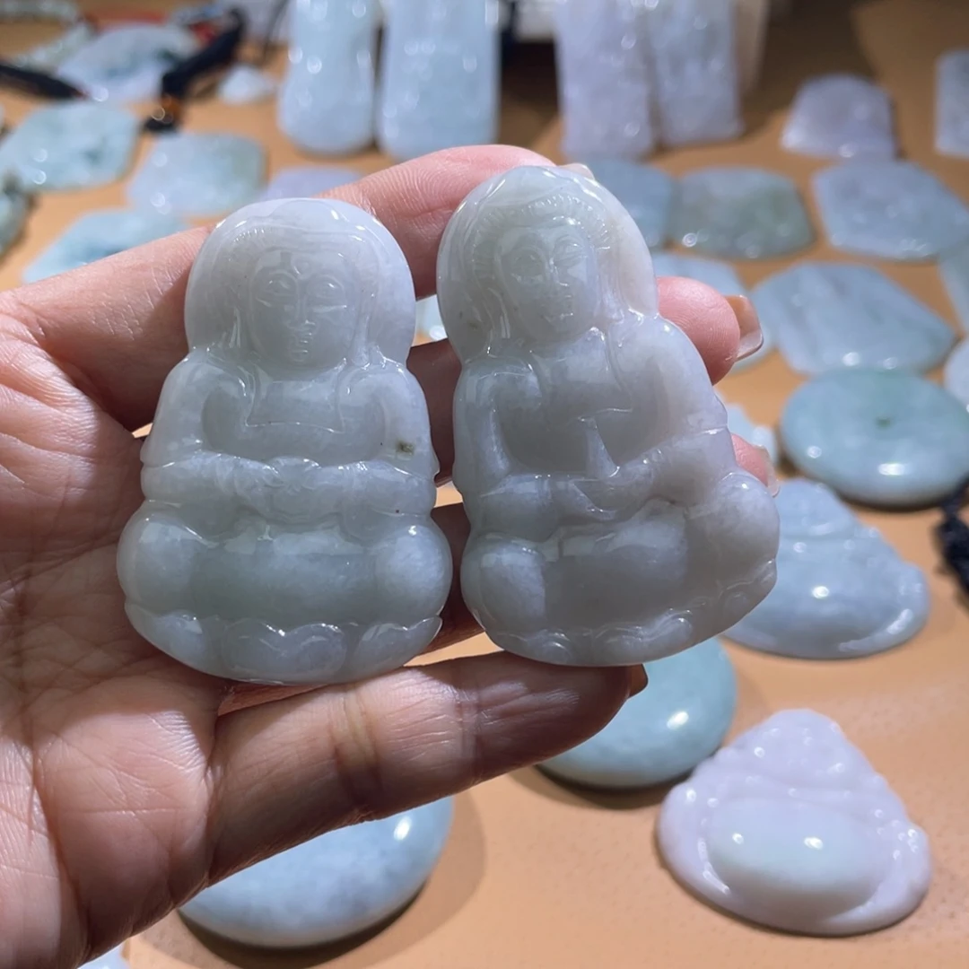 翡翠未镶嵌颈饰观音两个