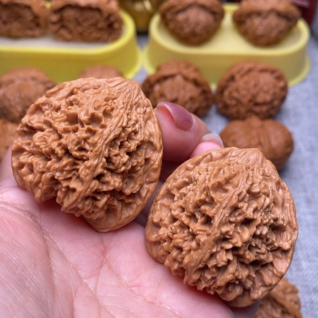 文玩核桃把件毕业红皮满天星42尺全品