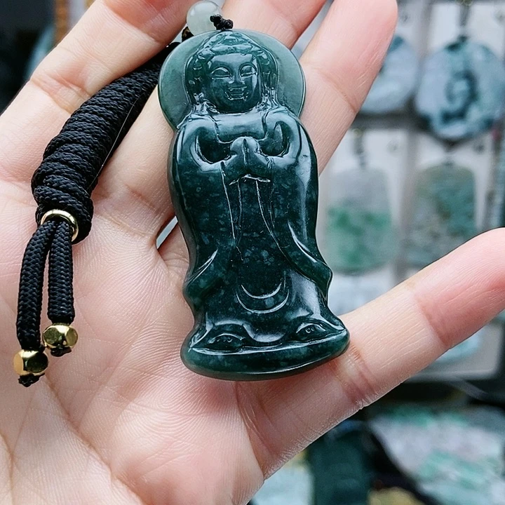 颈饰足铂镶嵌翡翠翡翠