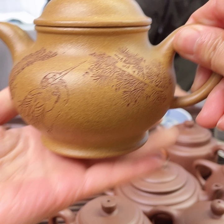 人***品紫砂茶壶半手高攀