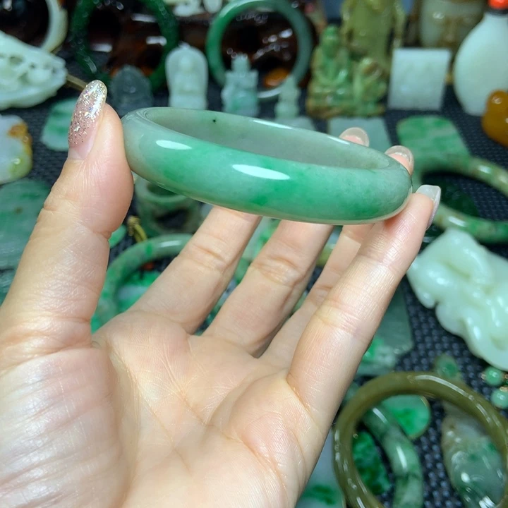 傲***儿翡翠未镶嵌挂件清