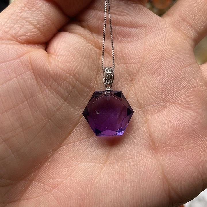 紫晶颈饰银S925镶嵌白**?六忙星