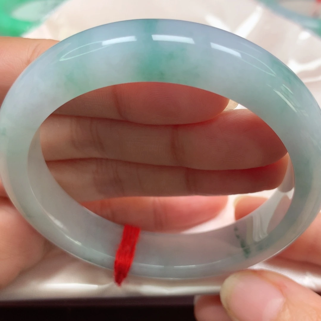 翡翠未镶嵌手镯冰胶飘花