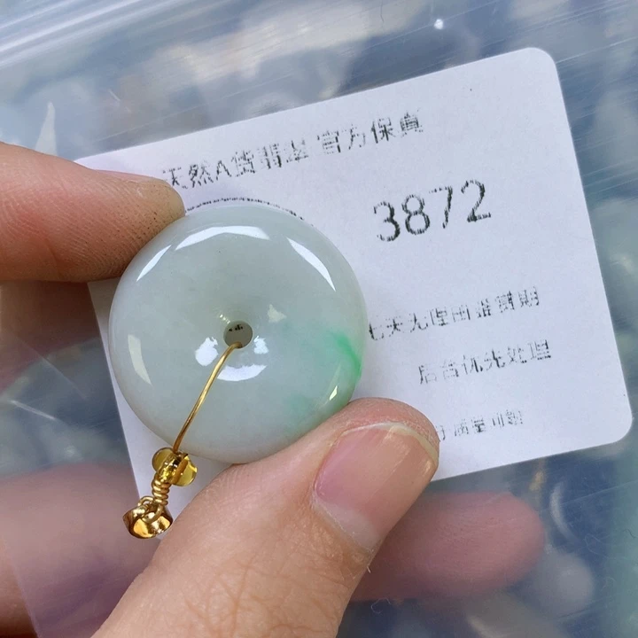 翡翠挂件未镶嵌翡翠