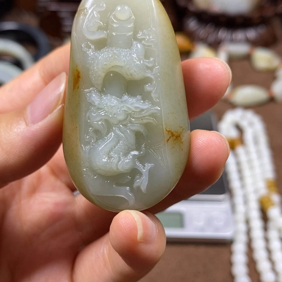 和田玉未镶嵌把件