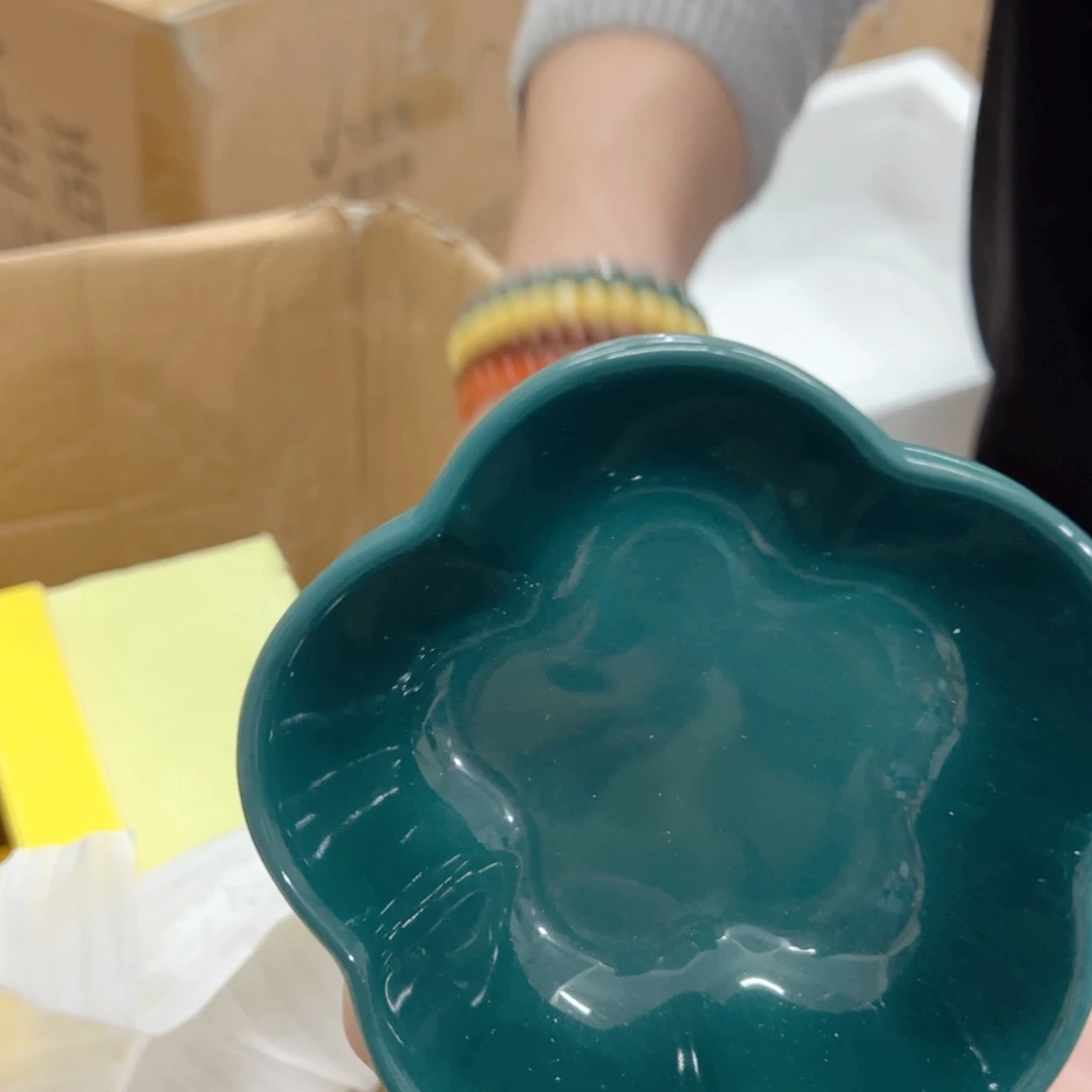 盘小姐姐家瓷器很漂亮祖母绿花