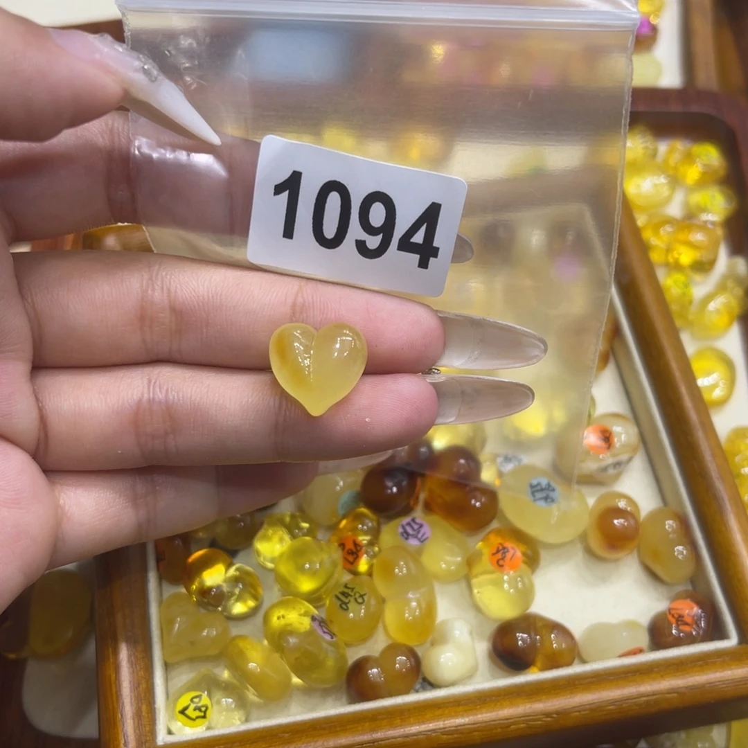 琥珀未镶嵌珠宝奇石