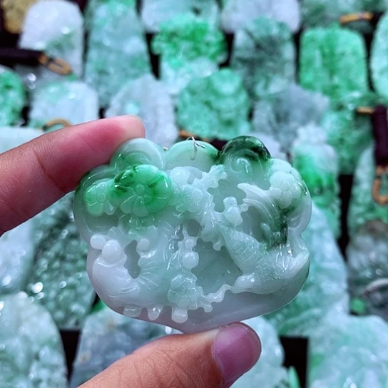 吊坠(不含链)未镶嵌翡翠