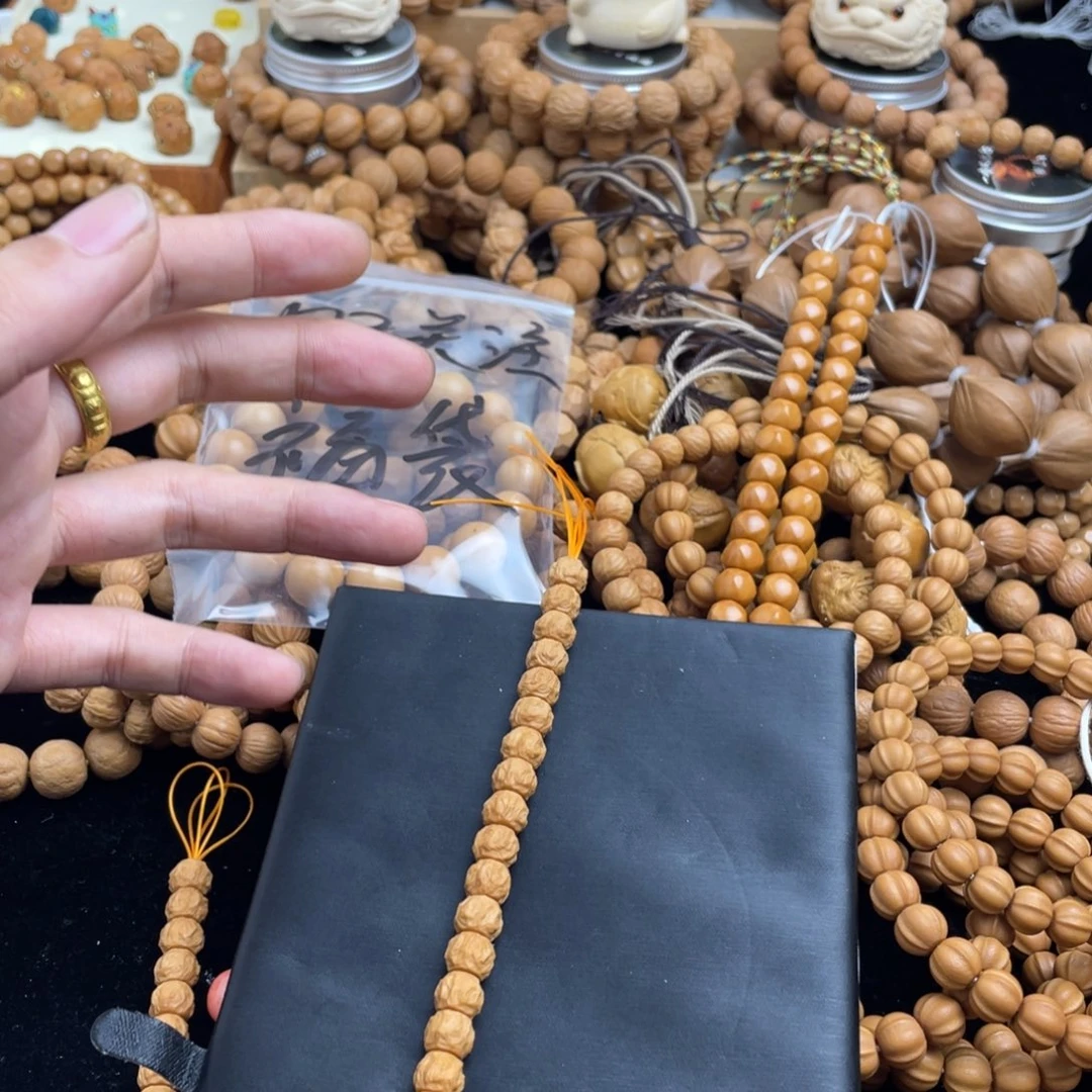 曹***某手串猴头核桃手串