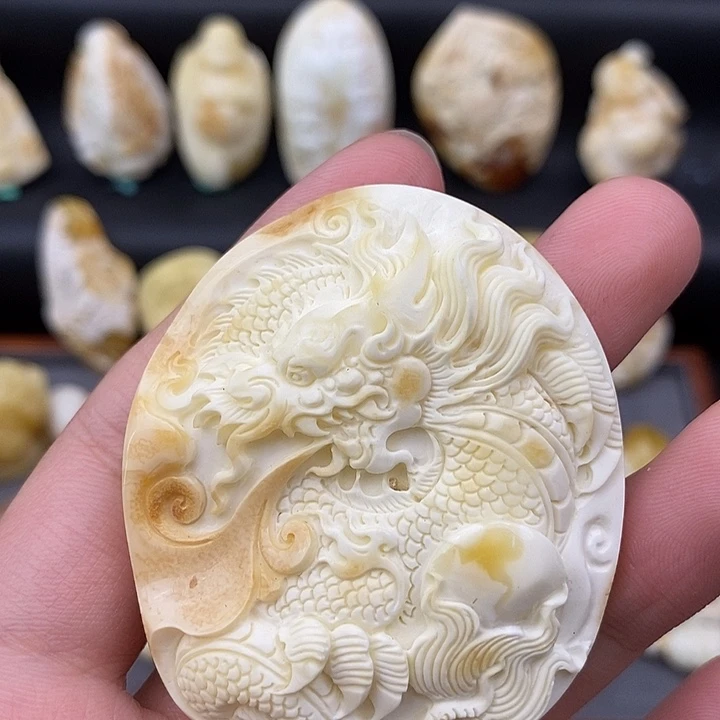 裸石琥珀未镶嵌龙牌a657