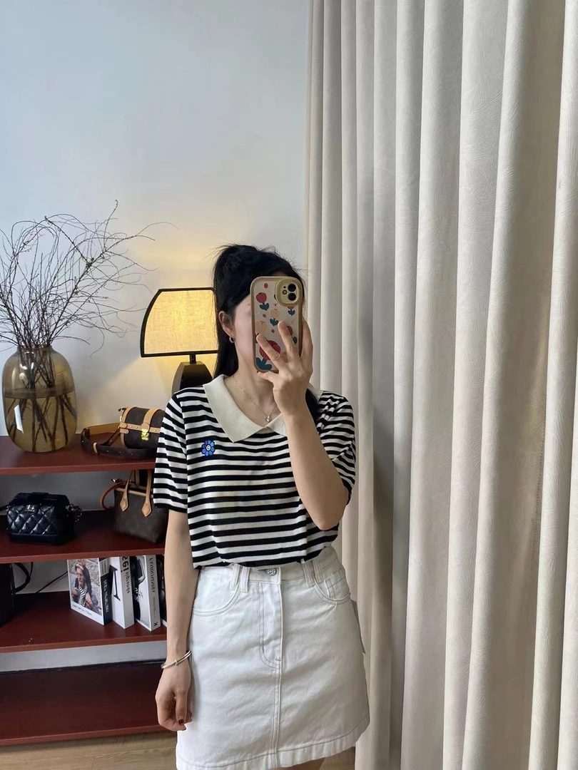 【慧慧精选】夏季新品 ～巨凉快，显瘦～花朵刺绣小翻领冰丝条纹小衫