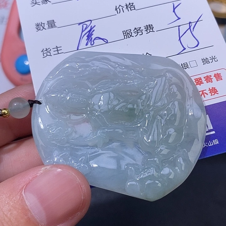 嘿****翡翠未镶嵌颈饰翡翠