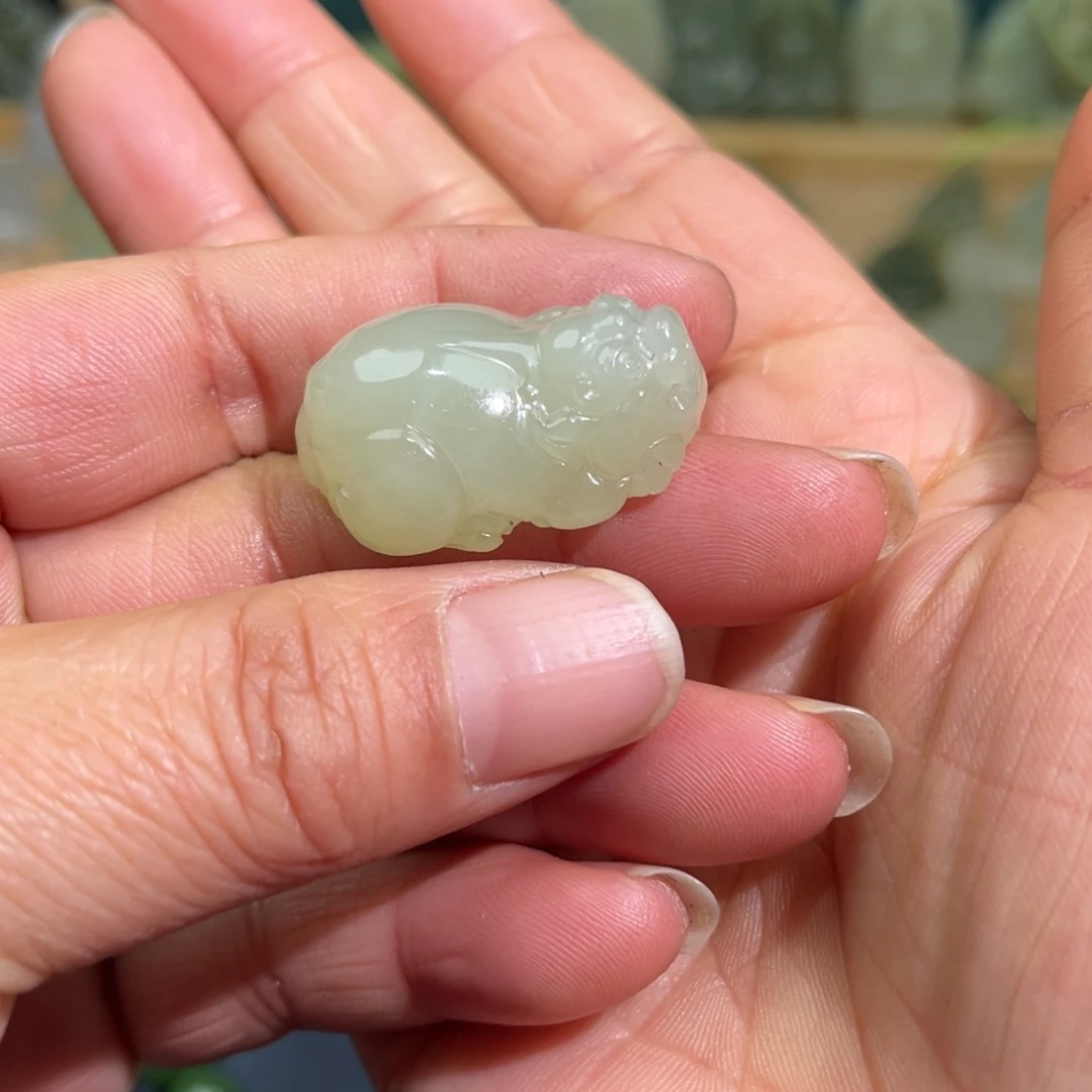 和田玉颈饰未镶嵌V****钻