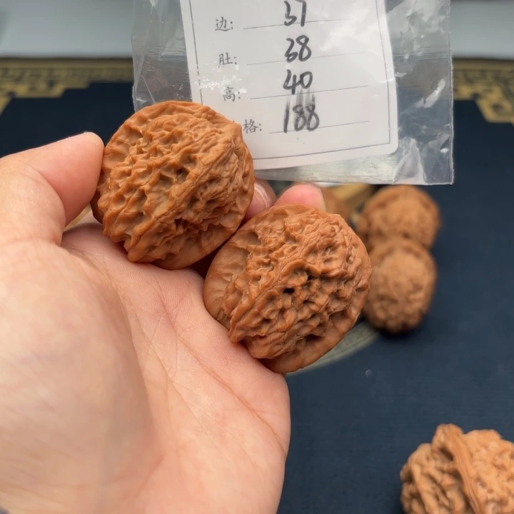 文玩核桃把件金**岩马老四68