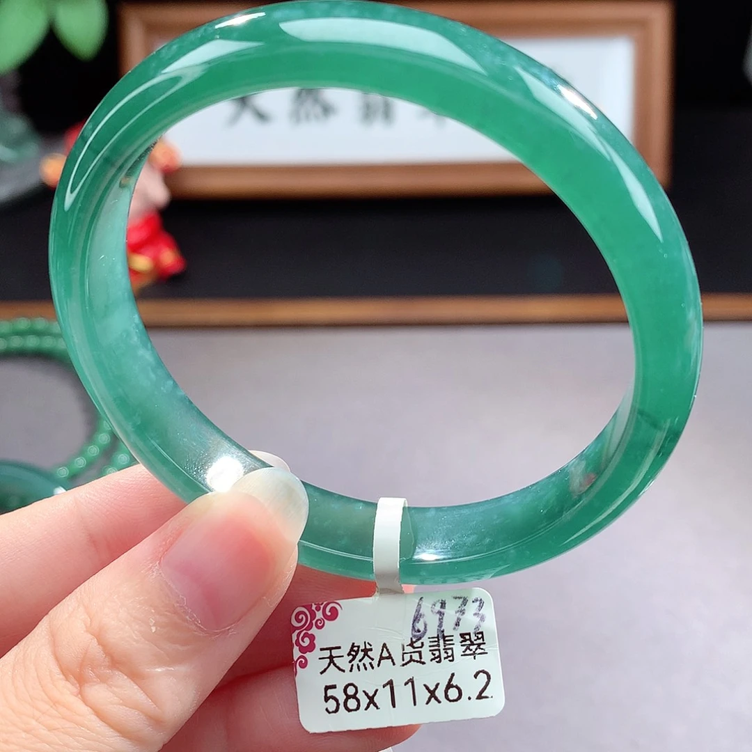 未镶嵌手镯（圆镯）翡翠