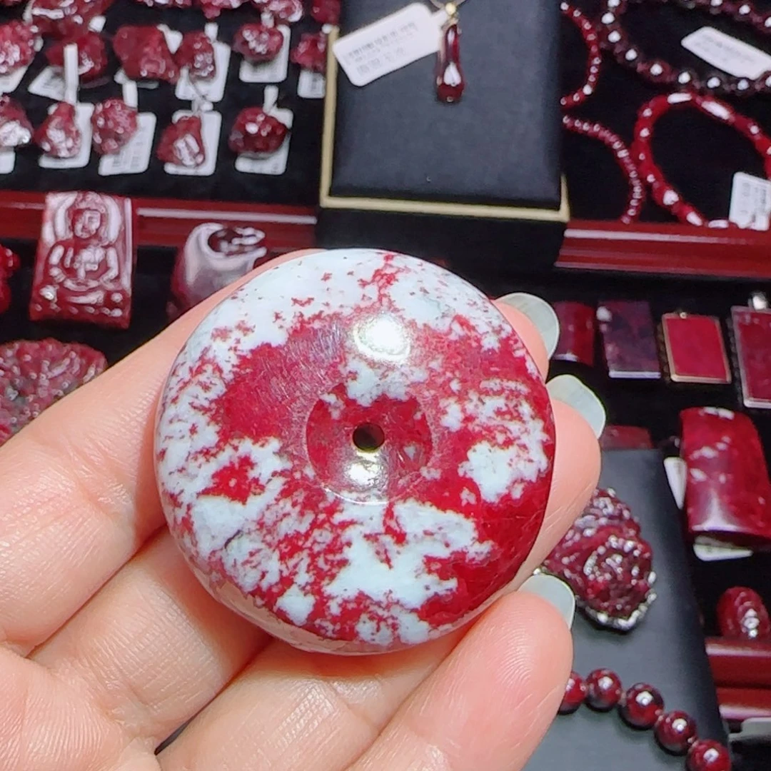 天然辰砂天然朱砂原矿吊坠