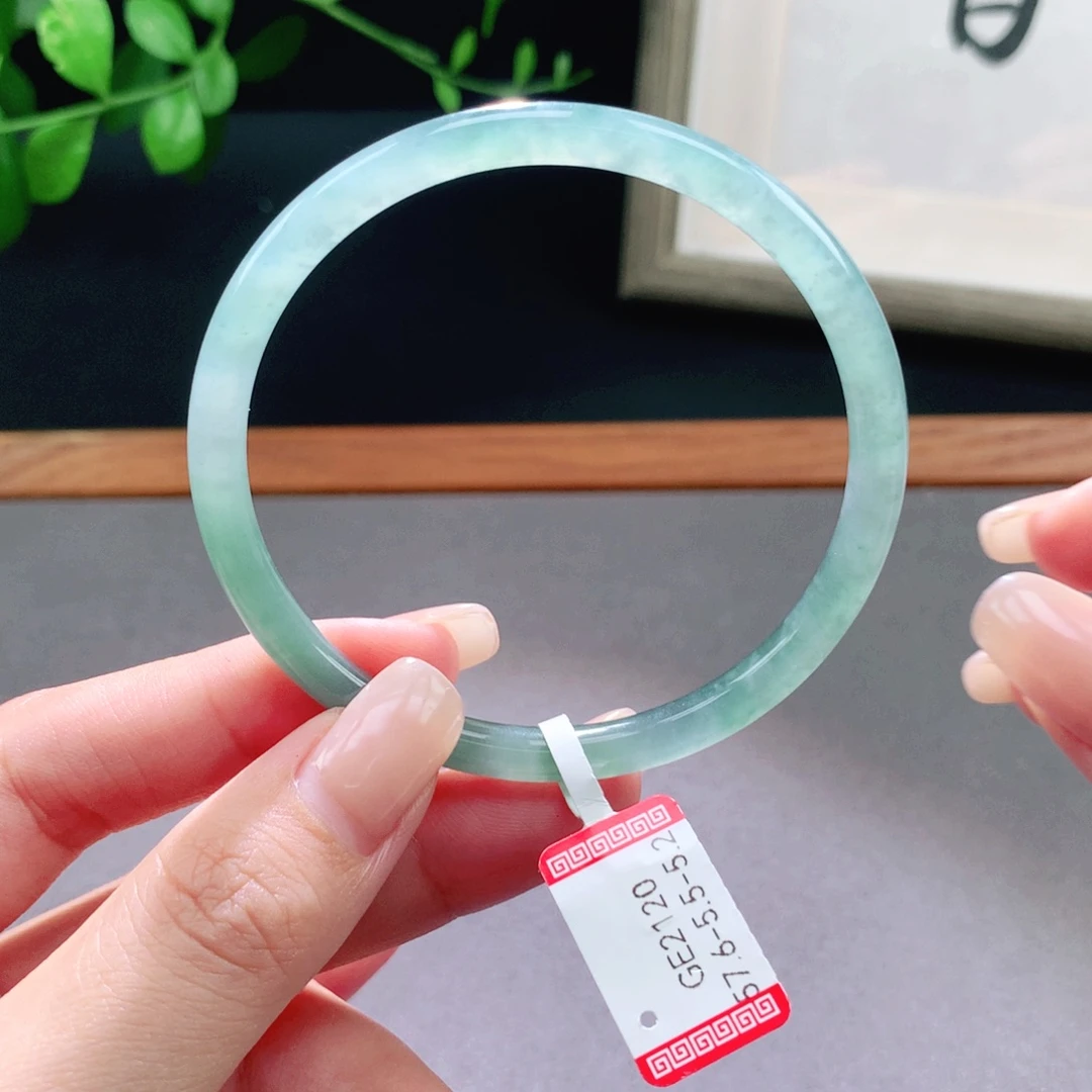 翡翠手镯未镶嵌天然翡翠