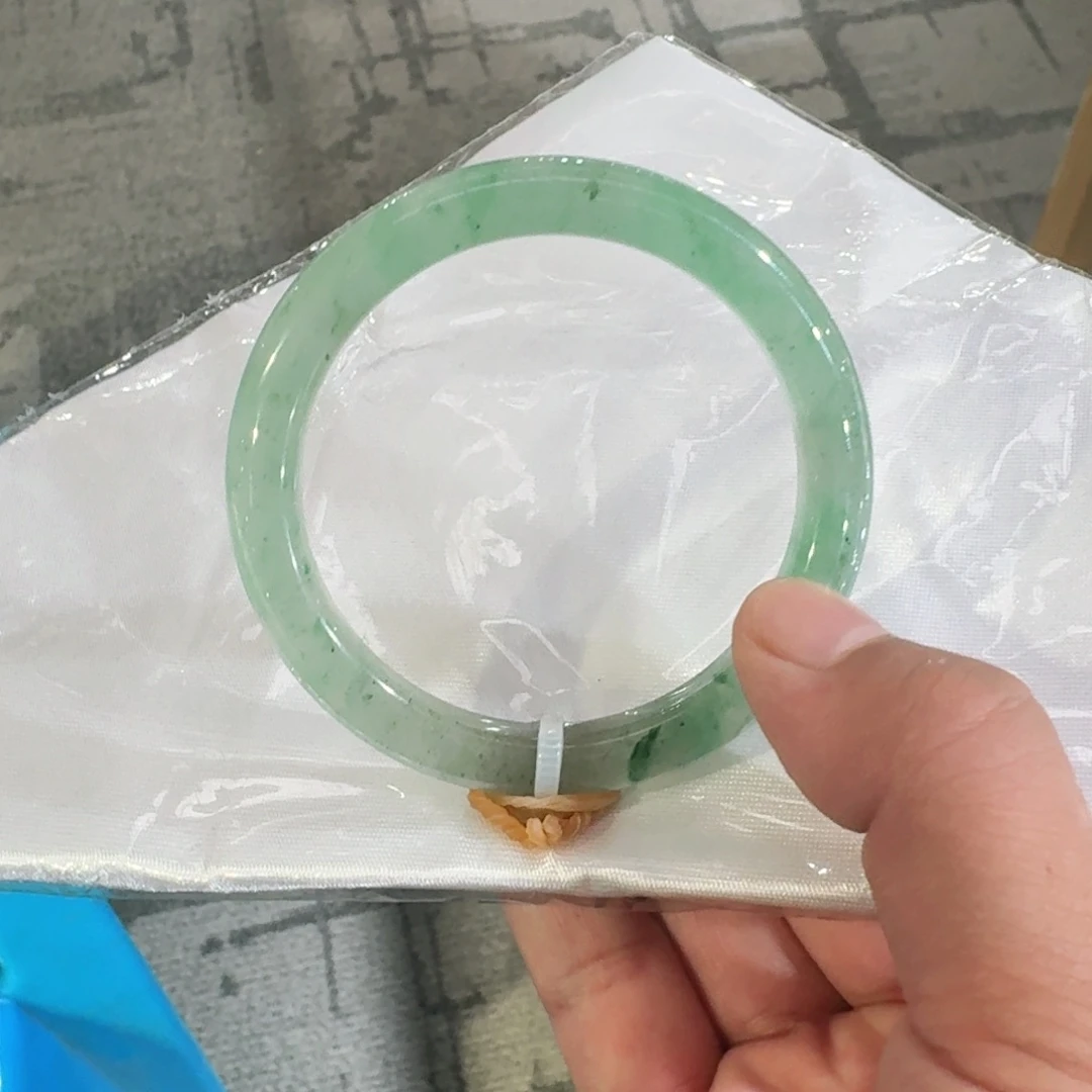 石英质玉（非洲翠）未镶嵌手镯54.7