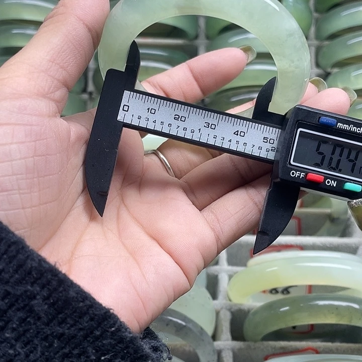 蛇纹石玉未镶嵌手镯60