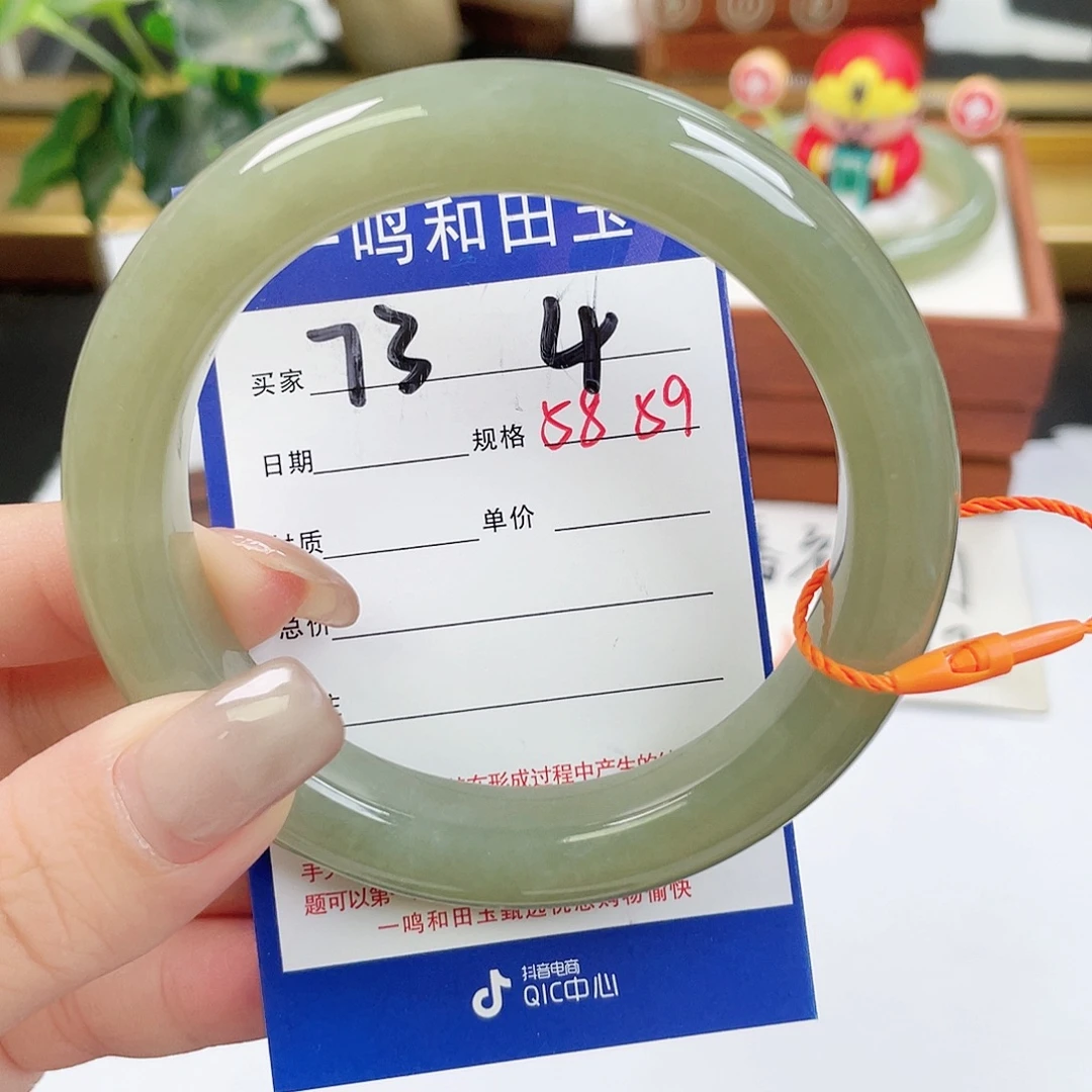 和田玉未镶嵌手镯