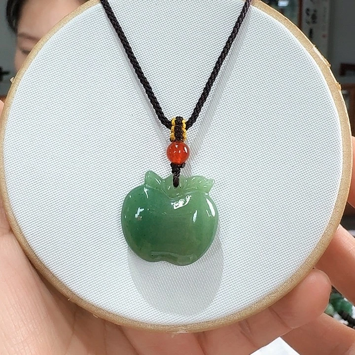 颈饰未镶嵌密玉（石英质玉）