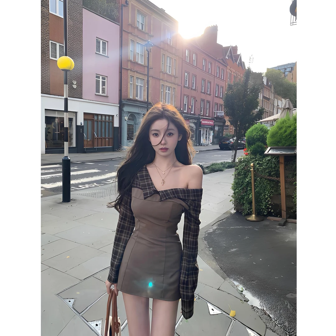 伦敦旧梦 秋季新款纯欲风性感小心机假两件设计感斜肩衬衫连衣裙