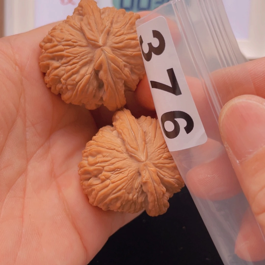 文玩核桃把件谦****瓜白狮子