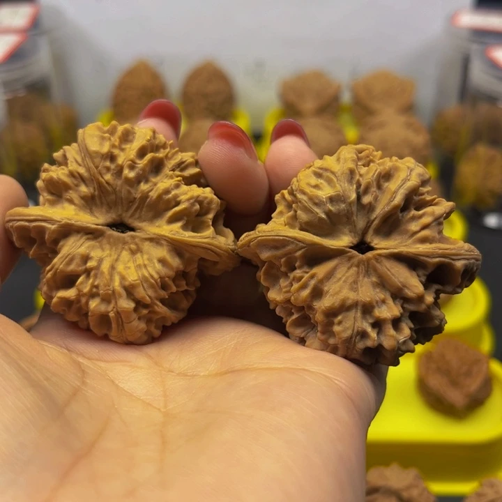 把件文玩核桃。**叔