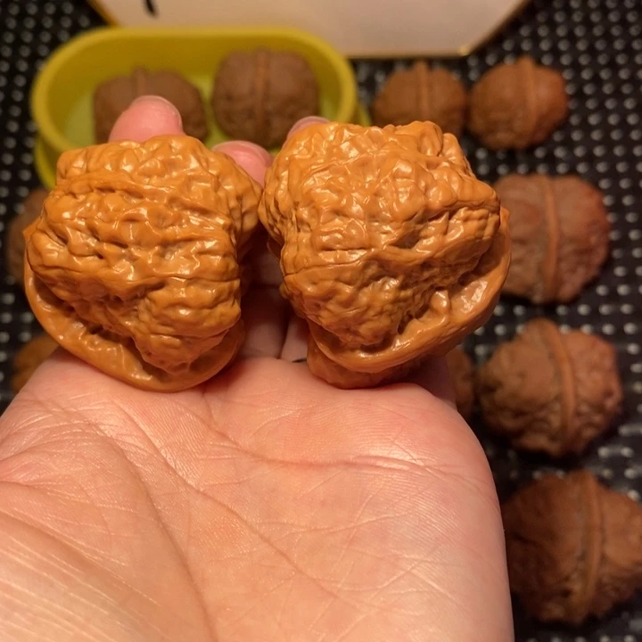 把件文玩核桃掐腰大腿鱼籽纹