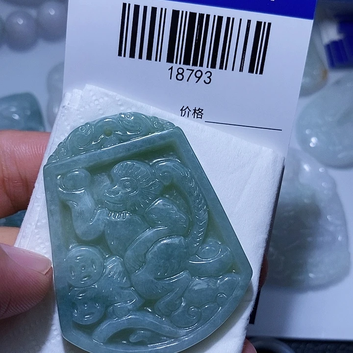 颈饰未镶嵌翡翠天光墟翡翠市场现金代购