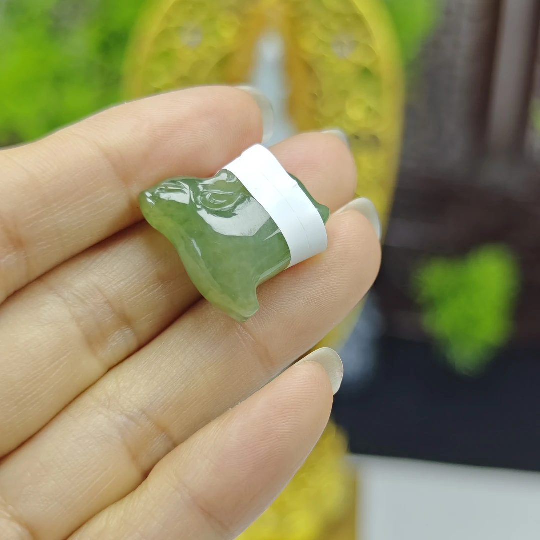 天然缅甸a货冰种黄加绿小鹿吊坠，尺寸19*20*8.3mm