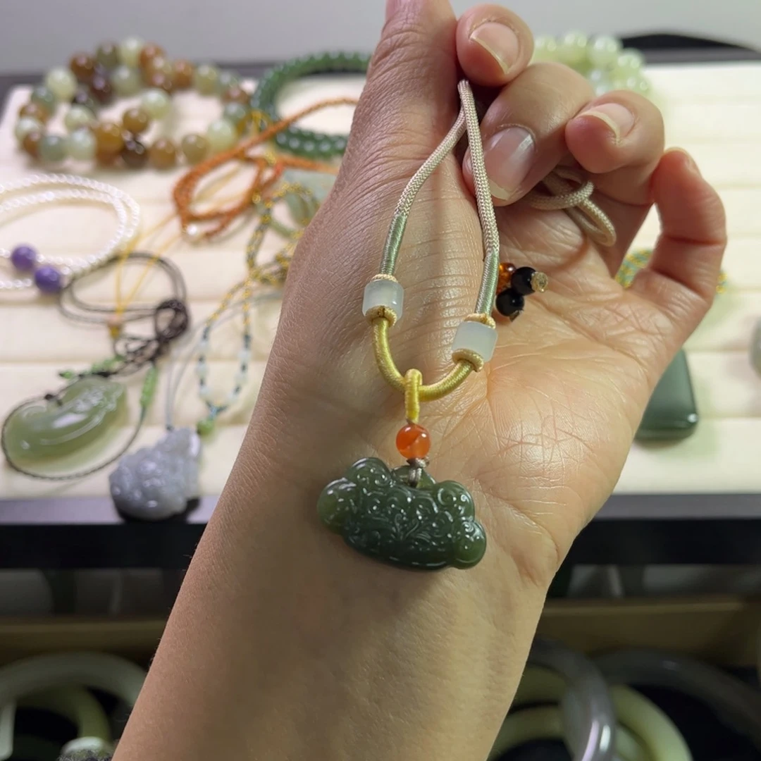 和田玉吊坠未镶嵌