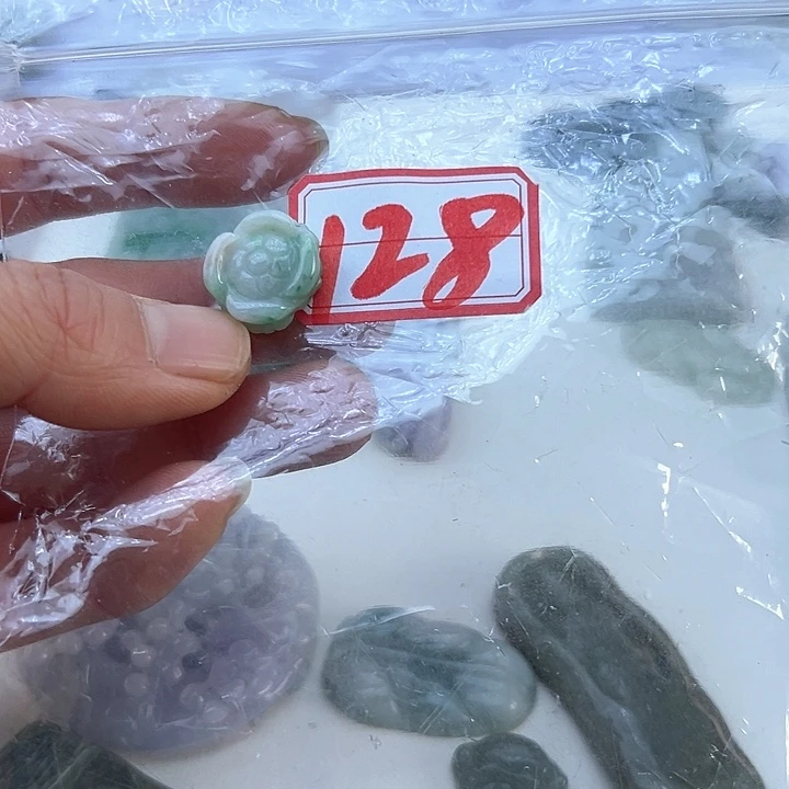 翡翠颈饰未镶嵌天然缅甸翡翠吊坠