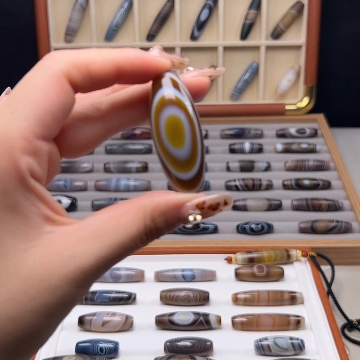 格***特玛瑙/玉髓未镶嵌颈饰