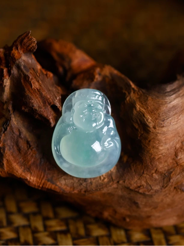 冰种飘绿底色厚装翡翠财神