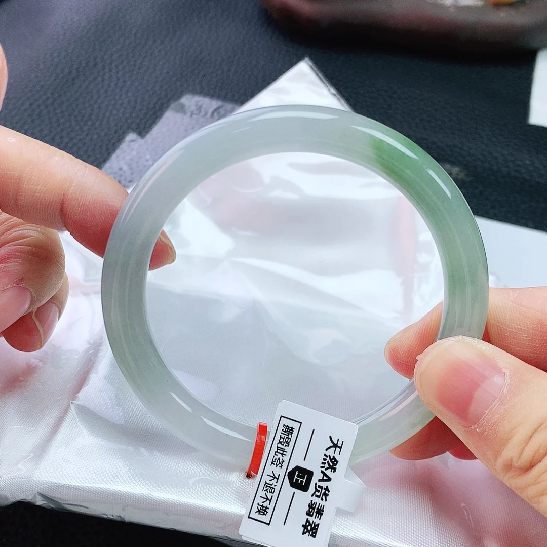 翡翠手镯未镶嵌54圈