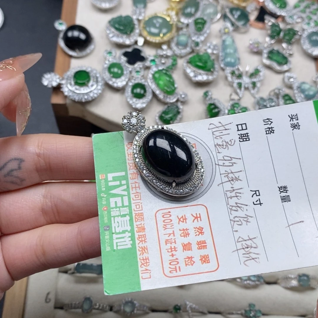 翡翠颈饰未镶嵌翡翠