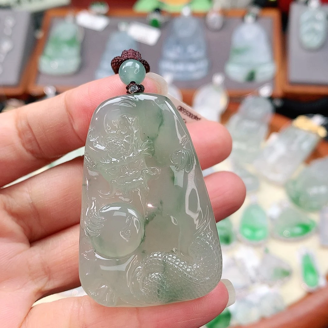 颈饰未镶嵌翡翠龙牌