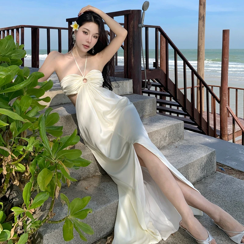 夏季挂脖露背吊带气质名媛连衣裙女纯欲性感捏褶腰间镂空度假长裙