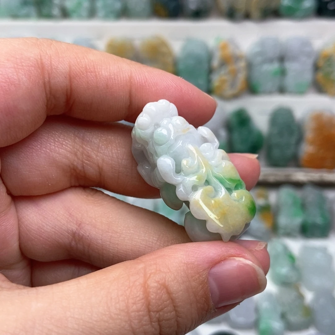 翡翠未镶嵌吊坠(赠链)